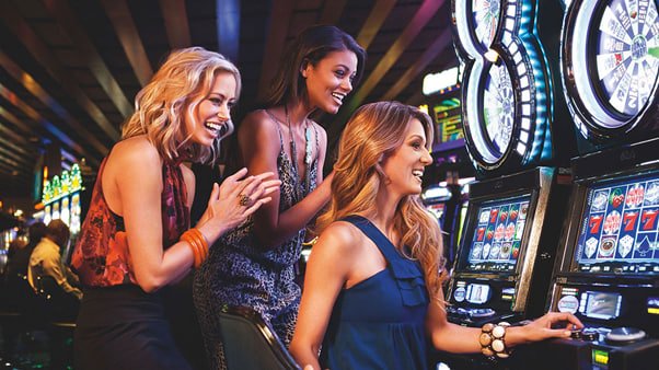 Antarmuka aplikasi gacor305 di perangkat Android menampilkan menu sportsbook, live dealer, dan slot games